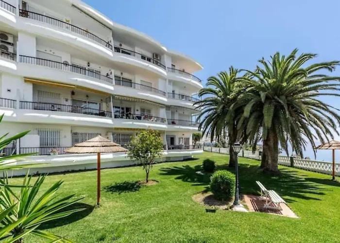 Beautiful Apartment In Acapulco Playa, Nerja